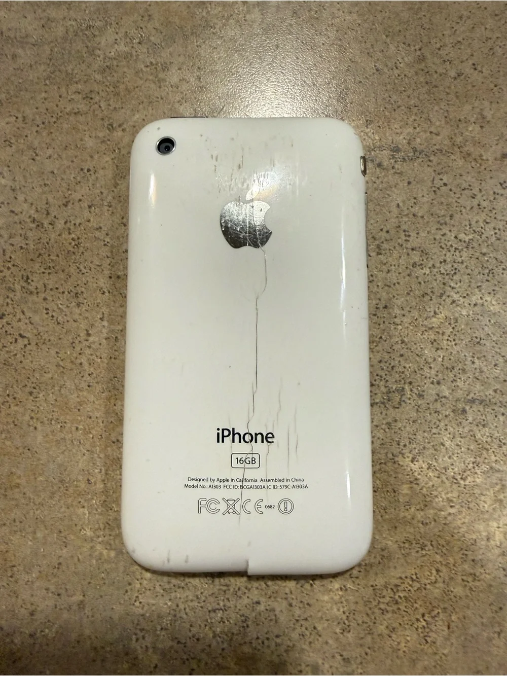 *FOR PARTS / REPAIR* Apple iPhone 3GS A1303 MC137LL/A White 16 GB w/ USB Cable